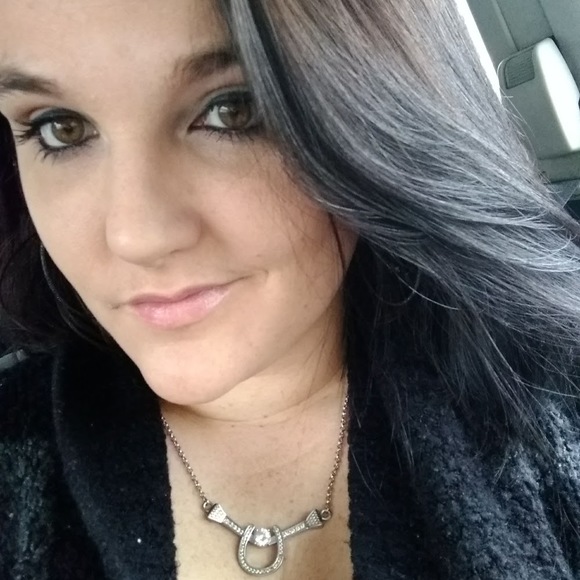 Meet your Posher, Leigh - Picture 1 of 1